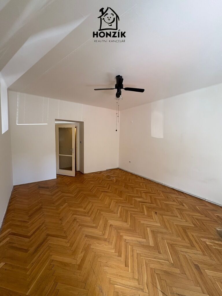 Byt 2+1 · 74 m² · Jeseniova, Praha - 3