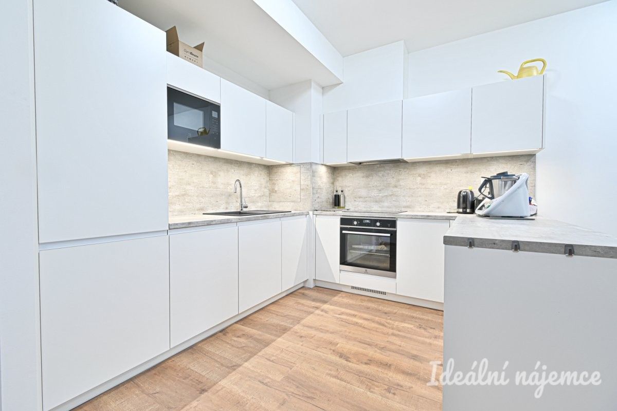 Pronájem byt 2+kk - Slovanská, Slavkov u Brna, 81 m²