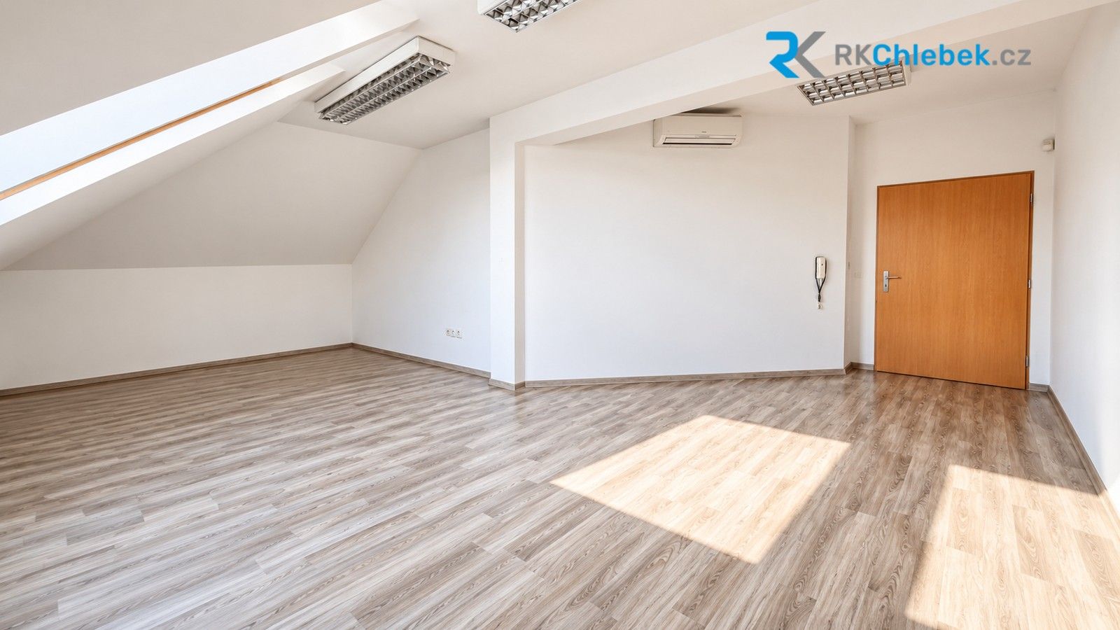 Kanceláře, Josefa Václava Sládka, Frýdek-Místek Místek, 2 100 m² - 2