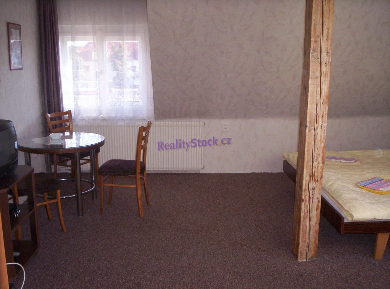 Pronájem byt 1+kk - Chýňská, Praha, 35 m²