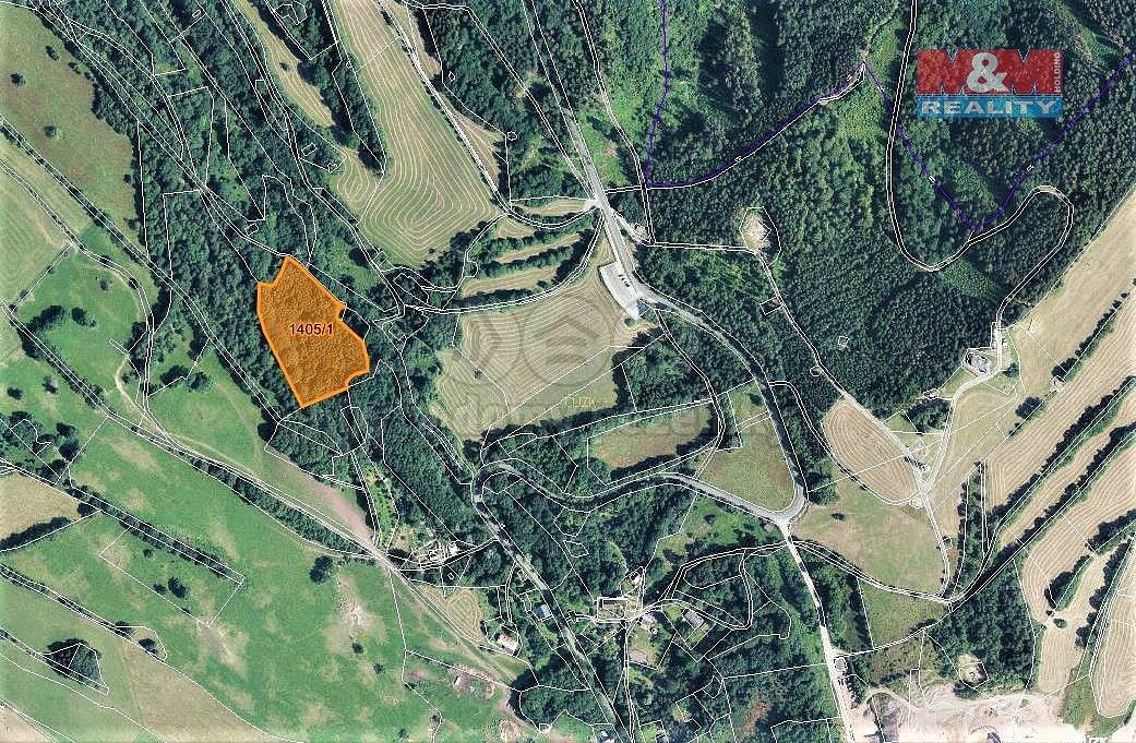 Les, 13 585 m²