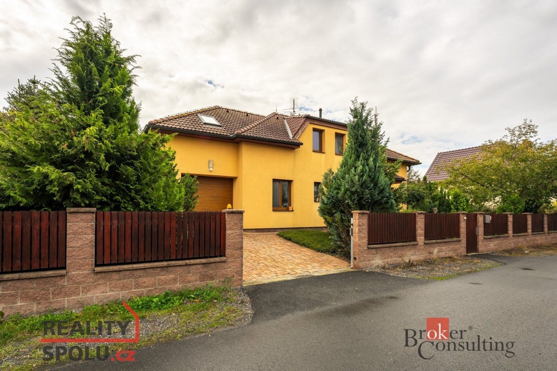 Rodinné domy, U studánky, Veleň, 184 m²