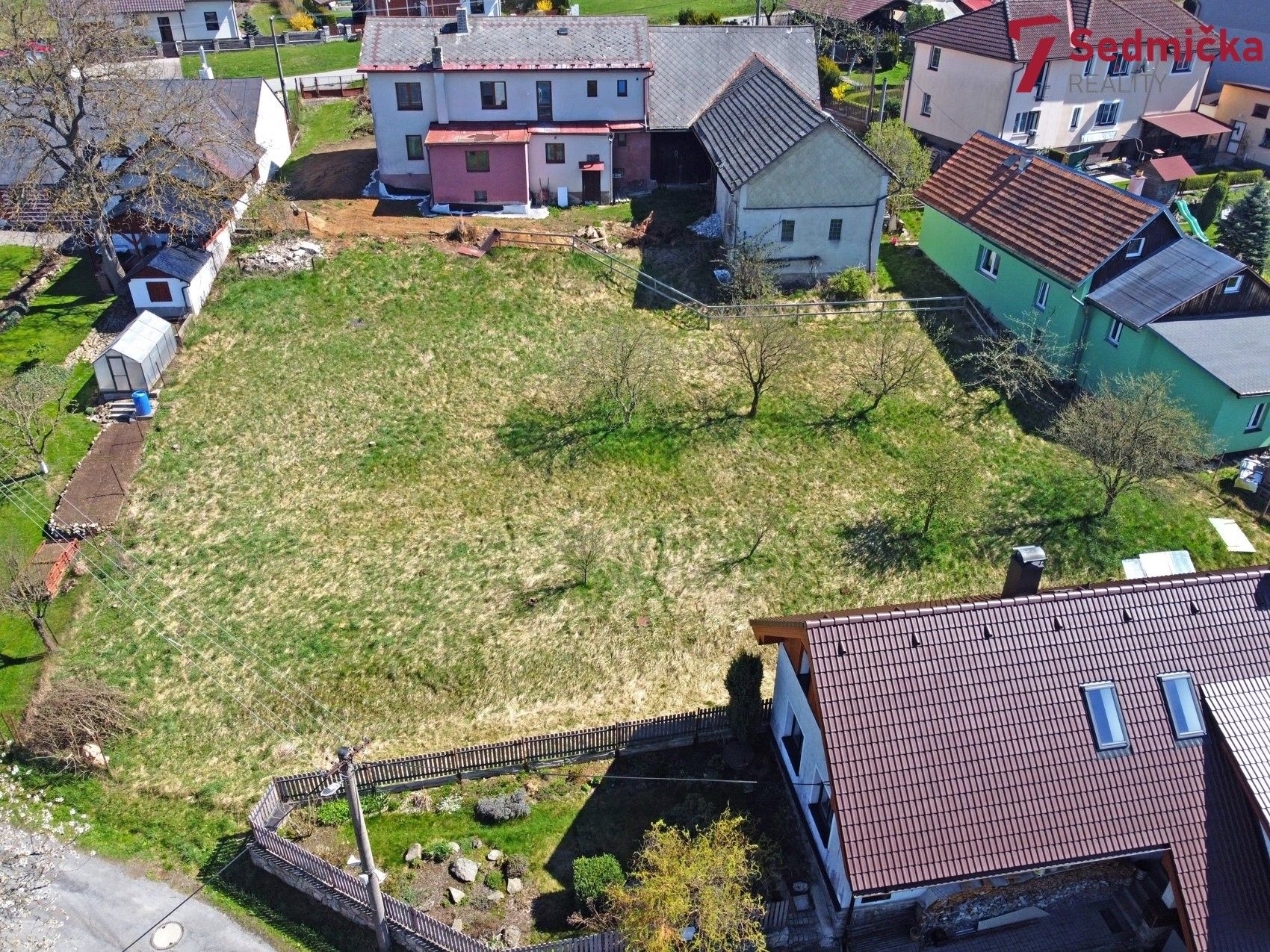 Prodej pozemek pro bydlení - Lhotka, 1 080 m²