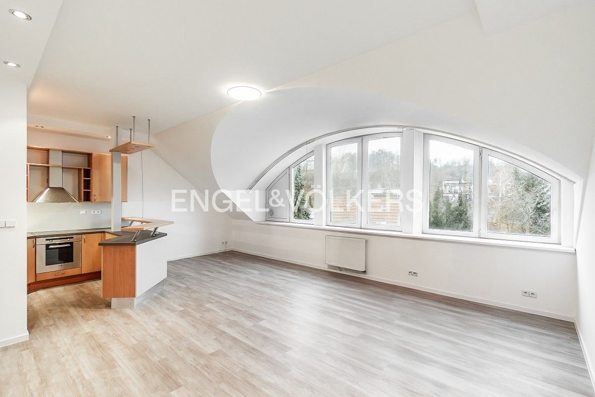 3+kk, V Holešovičkách, Praha, 93 m²