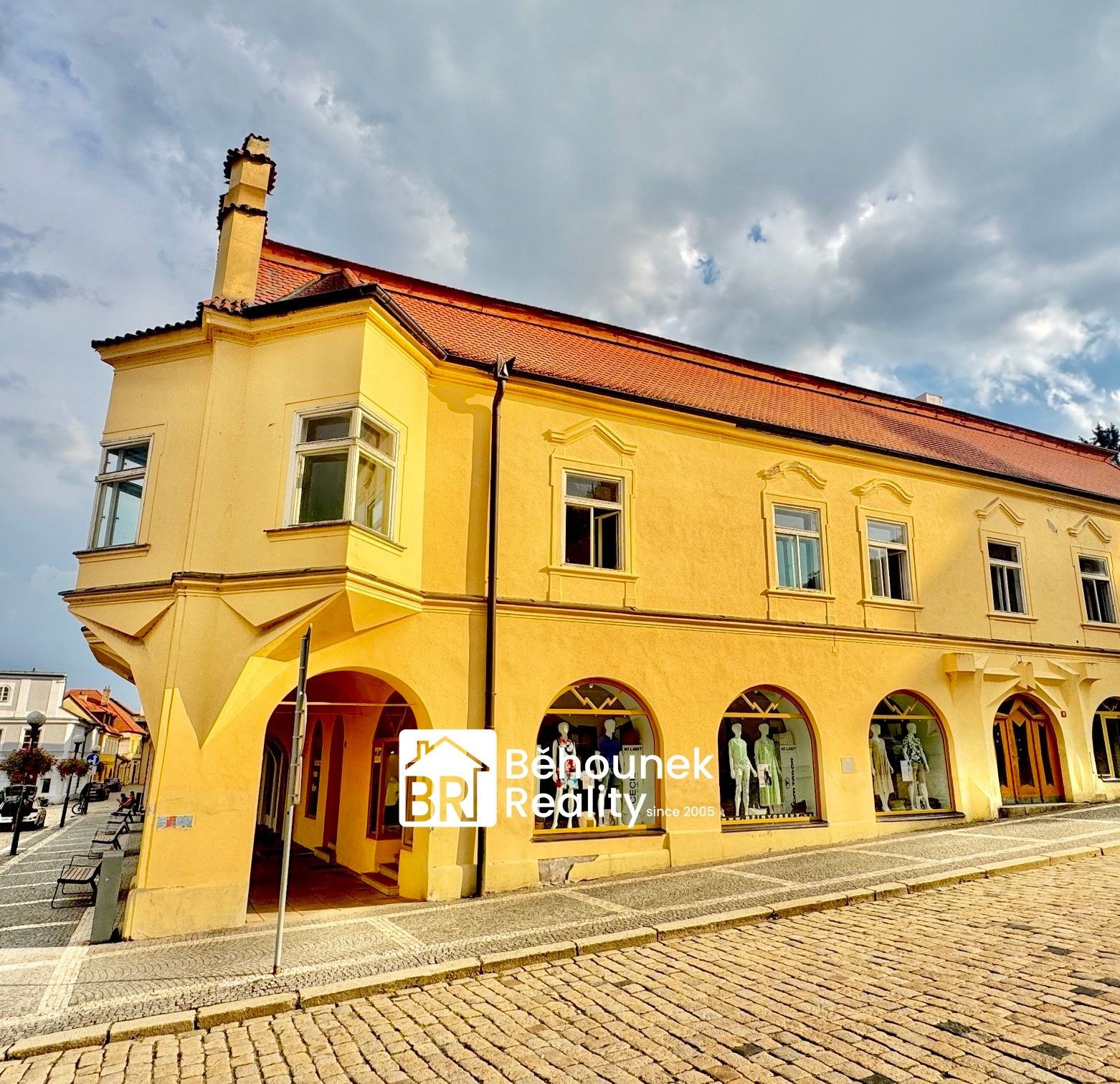 Vily, Masarykovo náměstí, Pelhřimov, 950 m² - 1