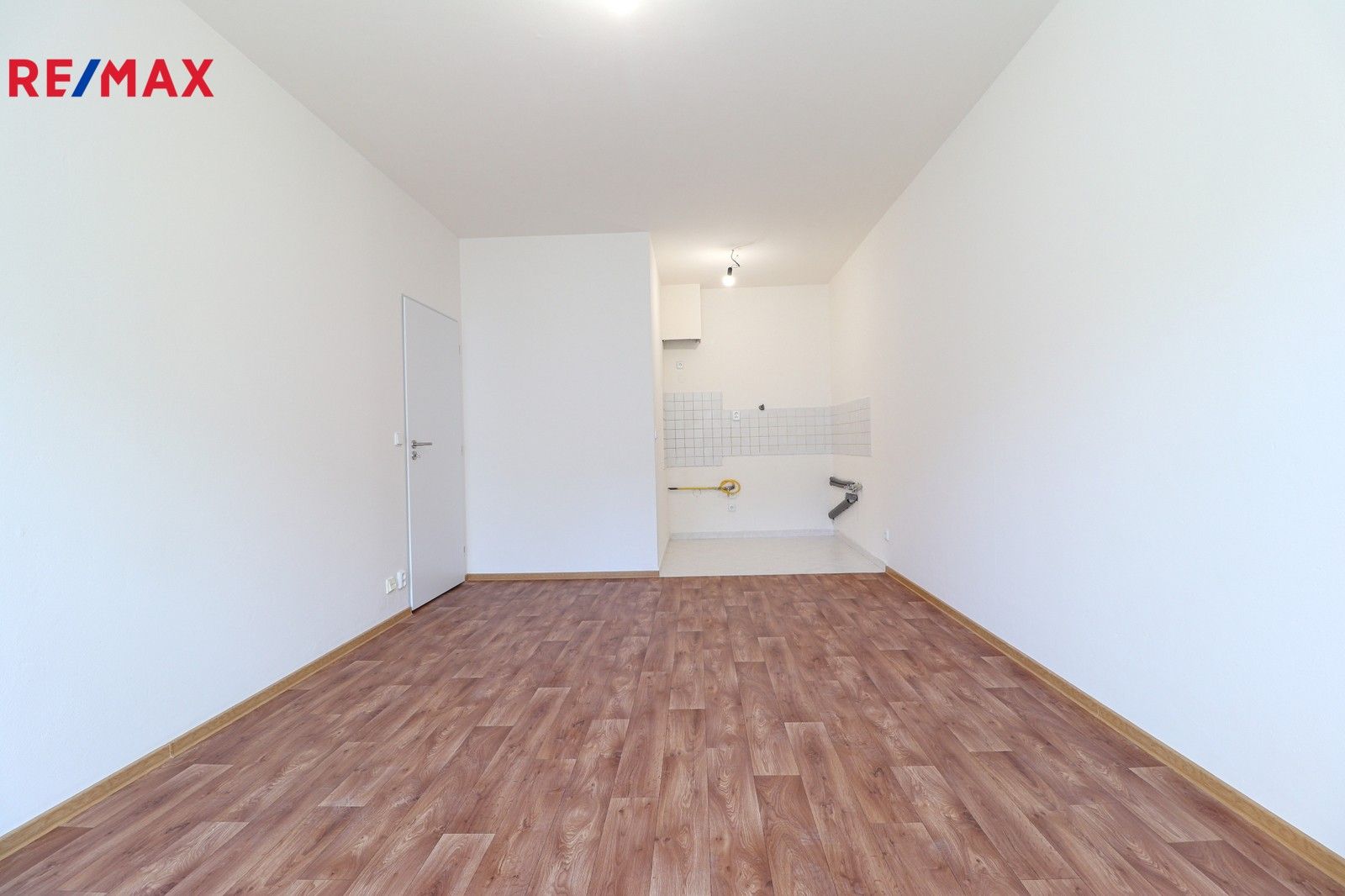 Prodej byt 2+kk - Pelušková 1443, Praha, 38 m²