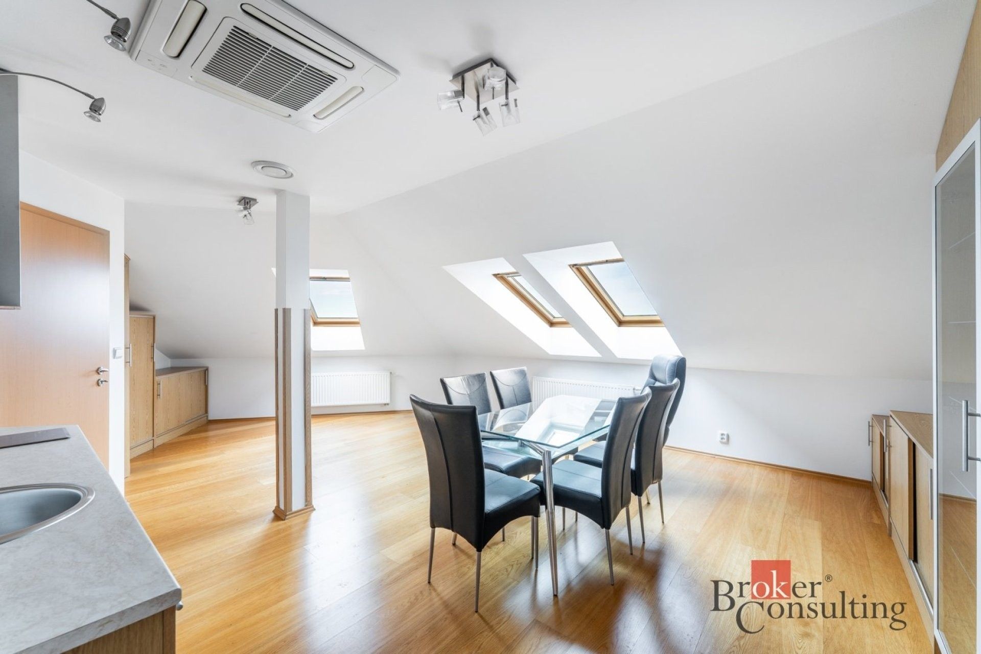Byt 3+kk · 101 m² · Suchdolské náměstí, Praha - 4