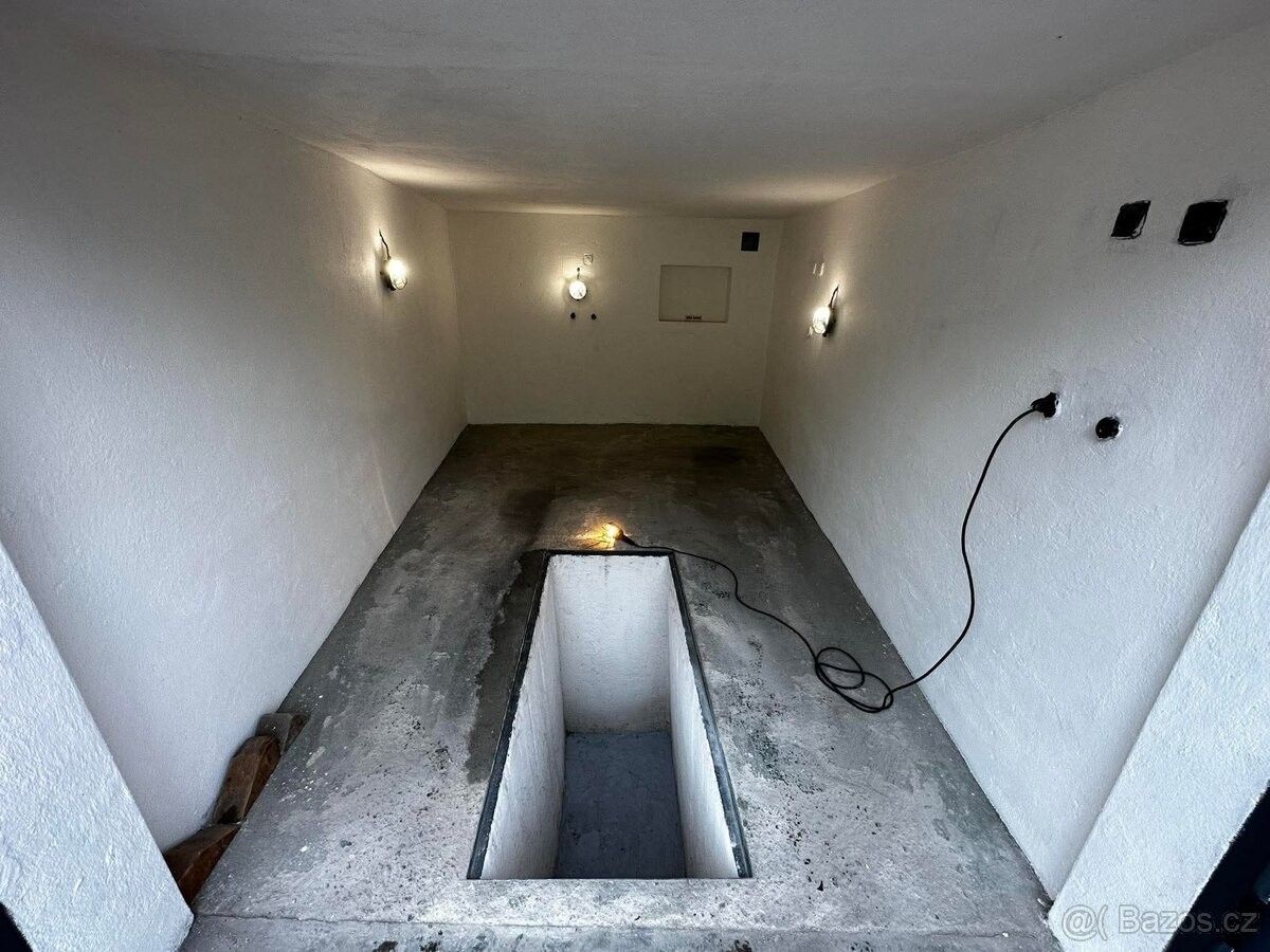 Garáže, Mělník, 276 01