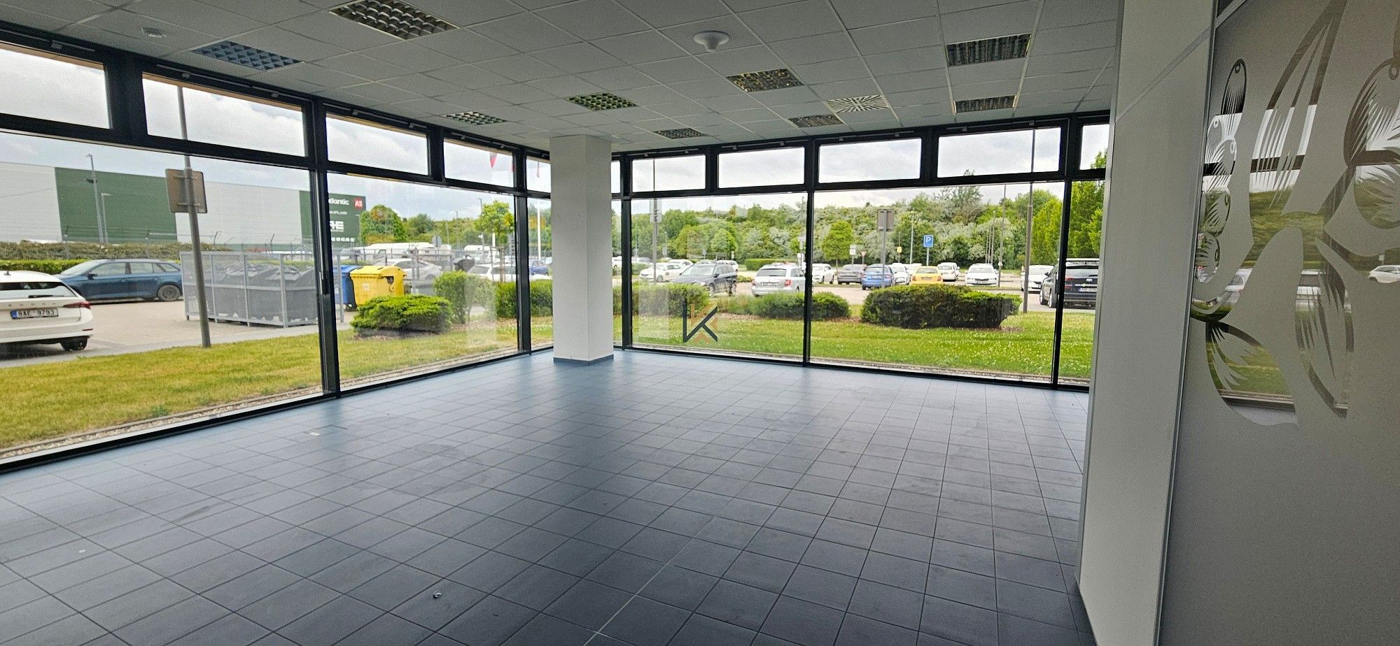 Obchodní prostory, Sezemická, Praha 9 - Horní Počernice, 132 m² - 2