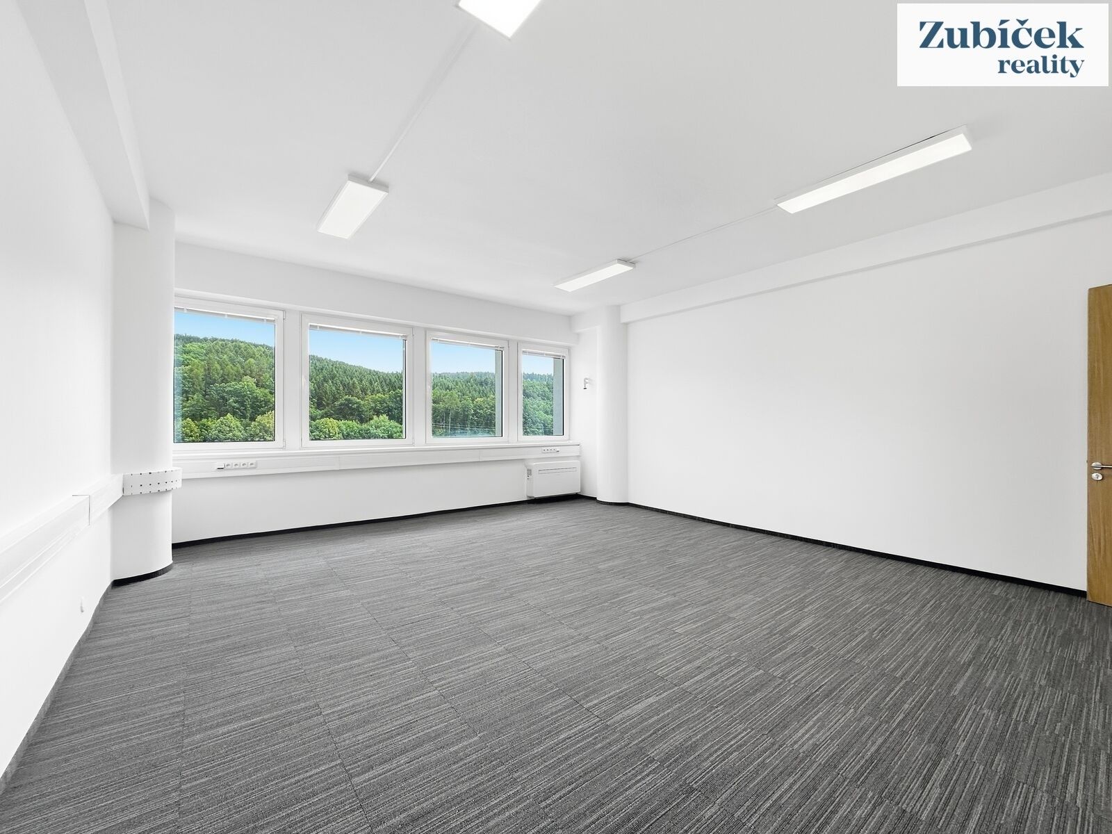 Kanceláře, třída Tomáše Bati, Zlín Louky, 40 m² - 1