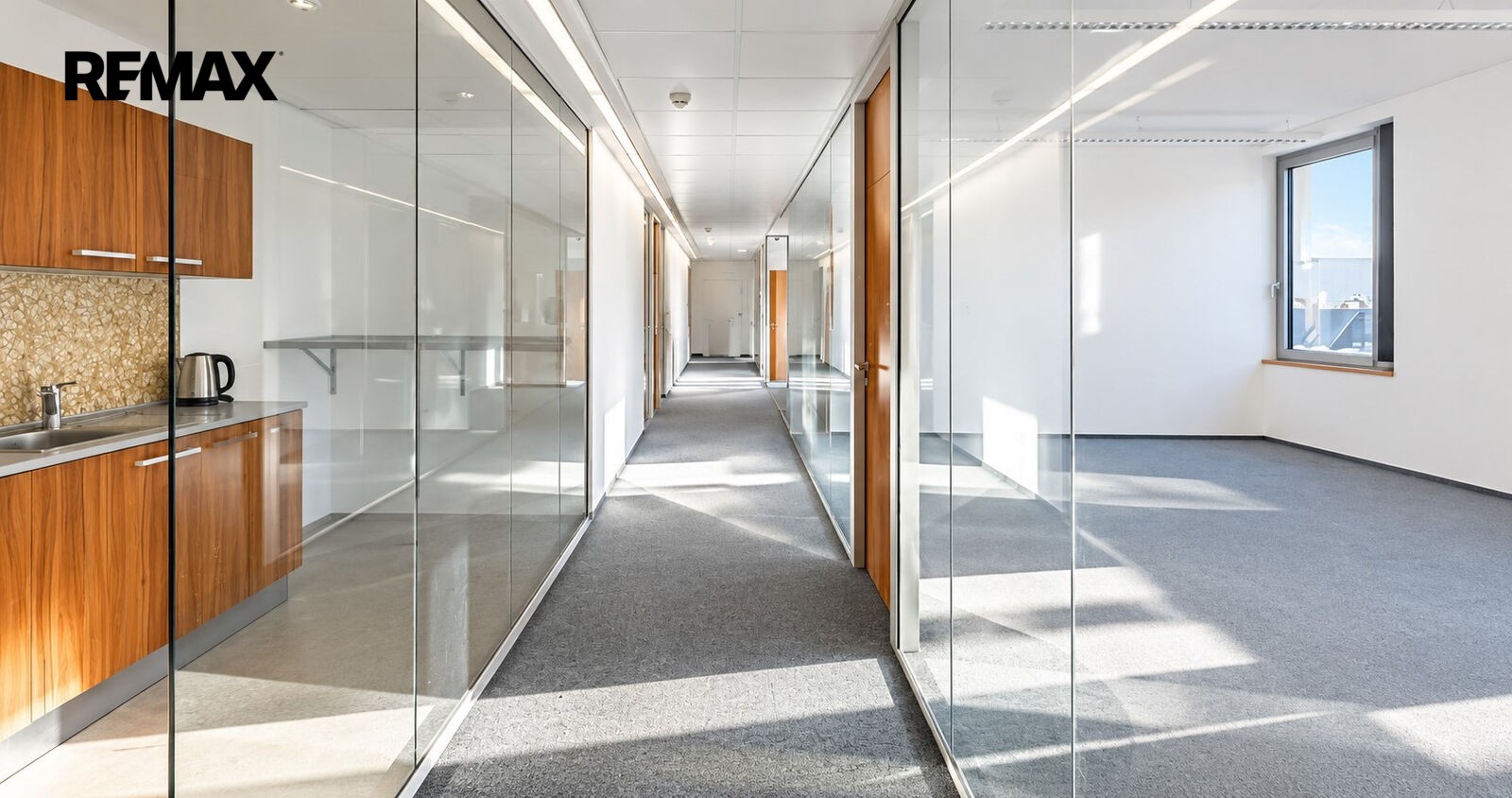 Pronájem kancelář - Pobřežní 667, Praha Karlín, 458 m² - 2