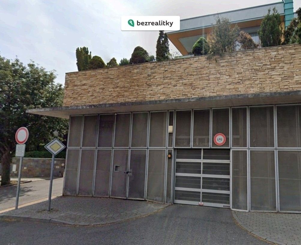 Garáže, Táborská 2025, Černošice, 13 m²