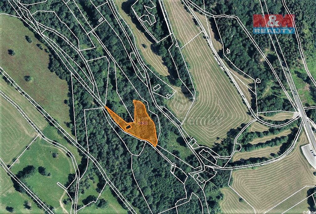 Les, 4 983 m²