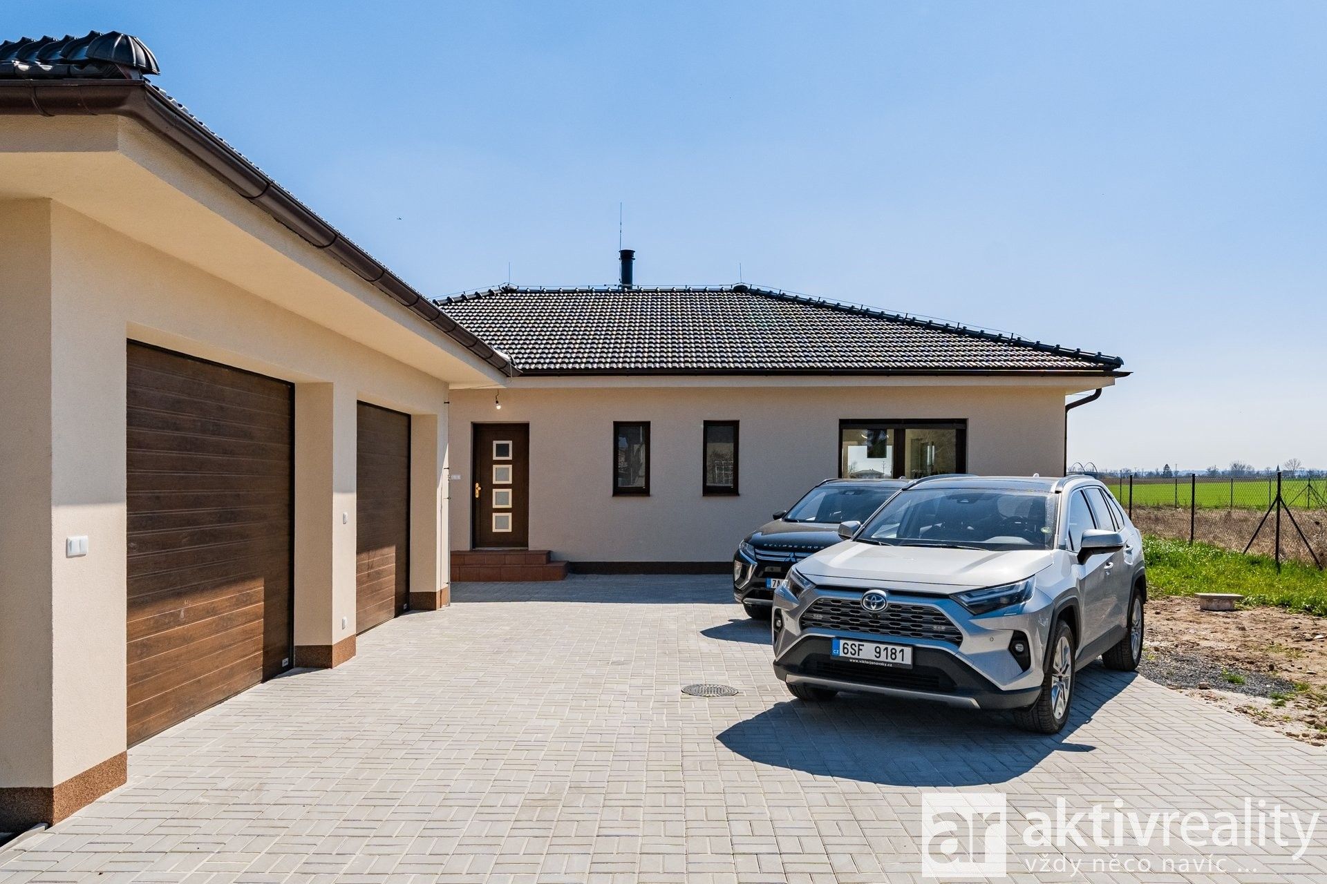 Pronájem rodinný dům - Hořín, 201 m²