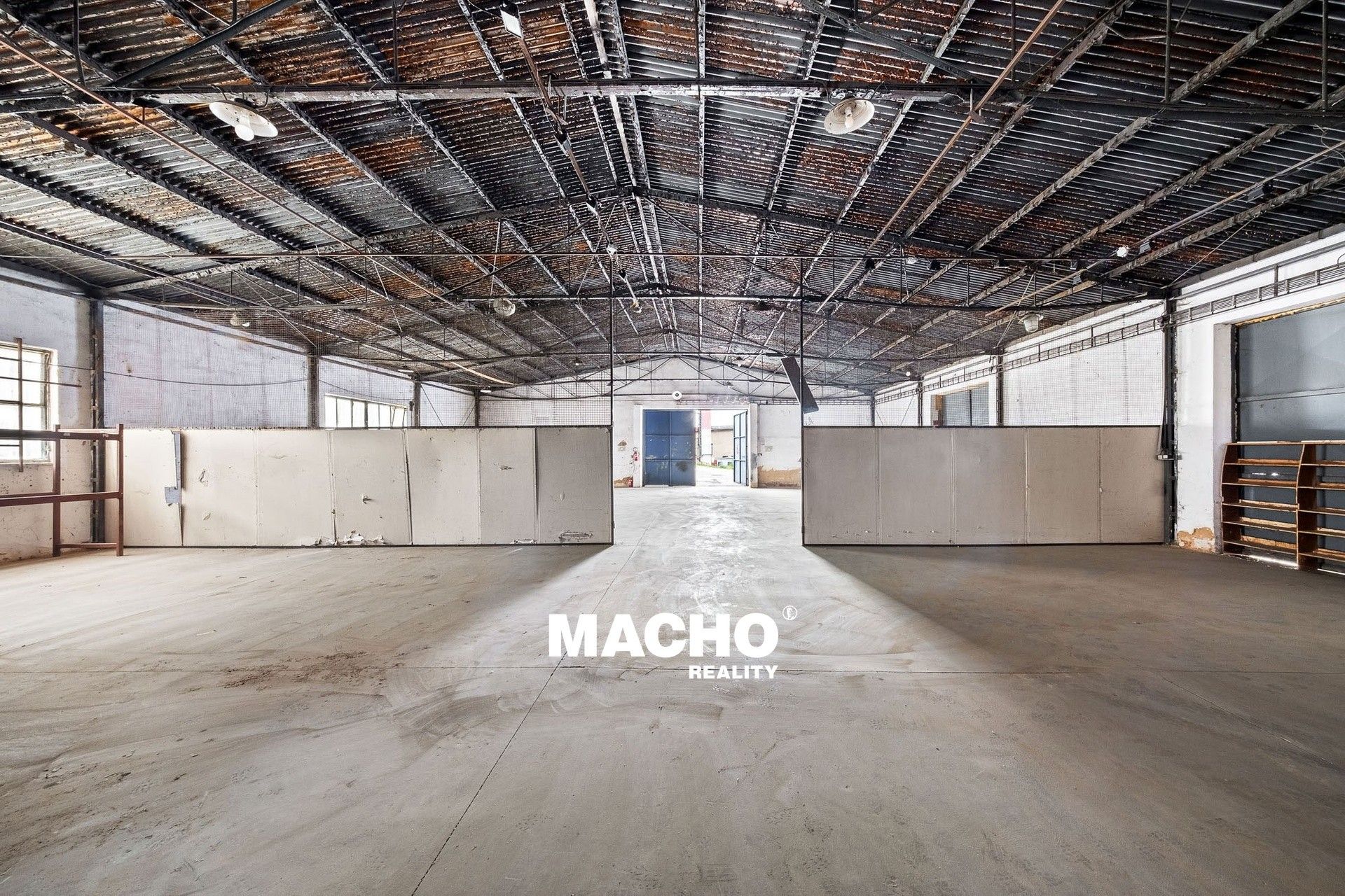 Pronájem sklad - K Vodojemu, Chrášťany, 405 m²