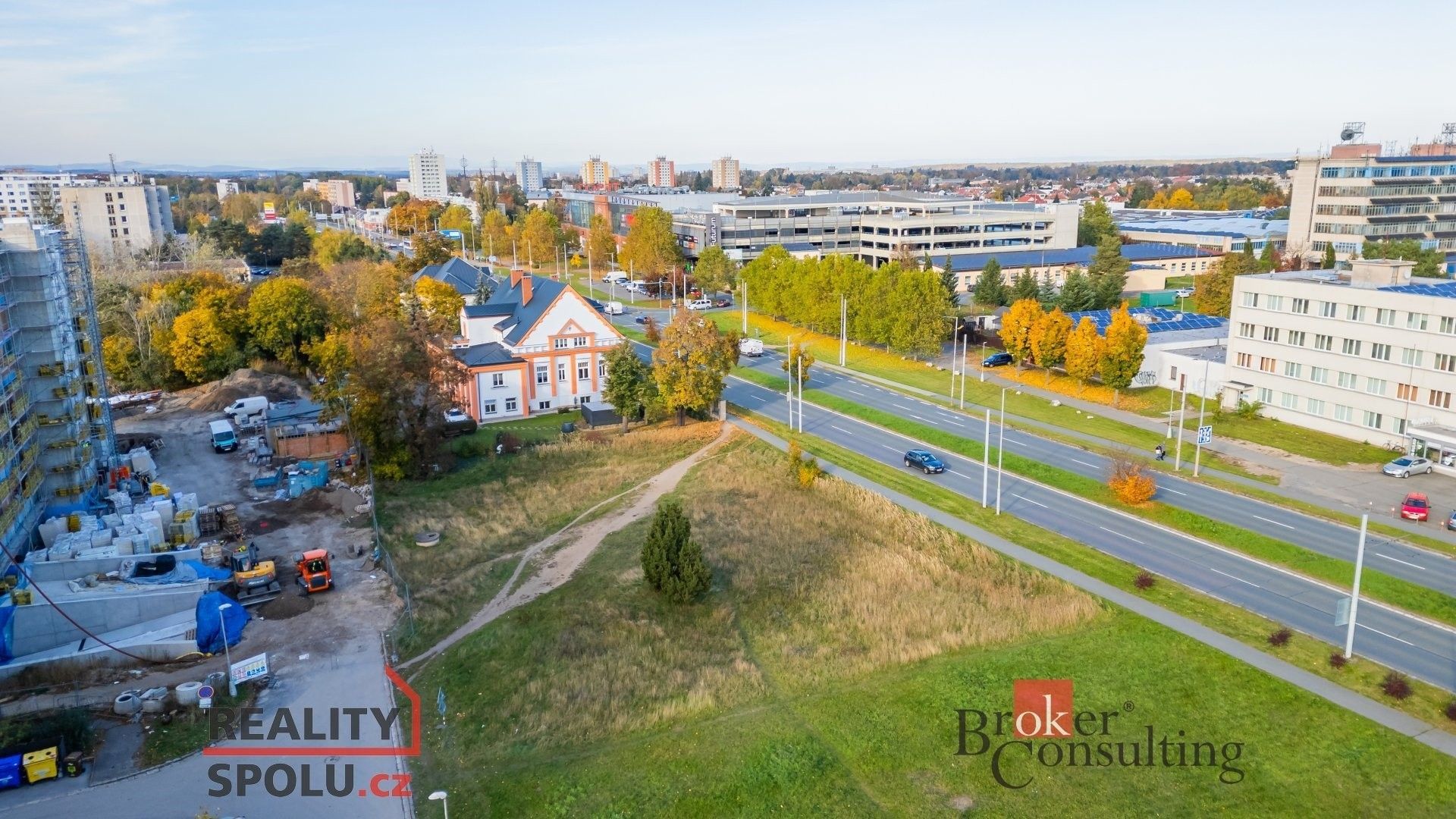 Pronájem komerční pozemek - Hradec Králové, 1 698 m²