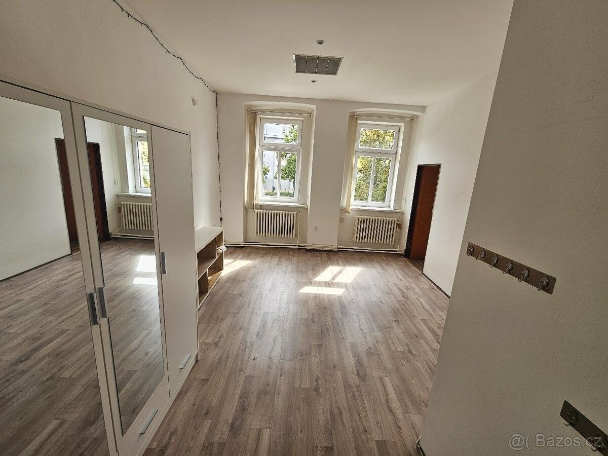 Pronájem obchodní prostory - Benešov u Prahy, 256 01 - 2
