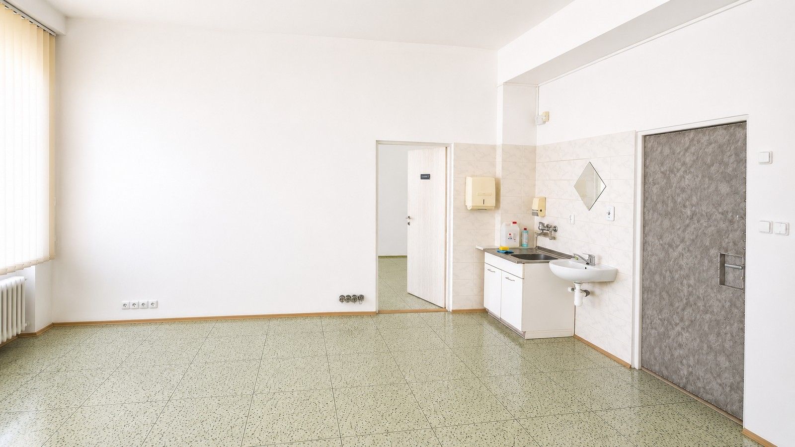 Ostatní, Kpt. Jaroše, Karlovy Vary Dvory, 70 m² - 2