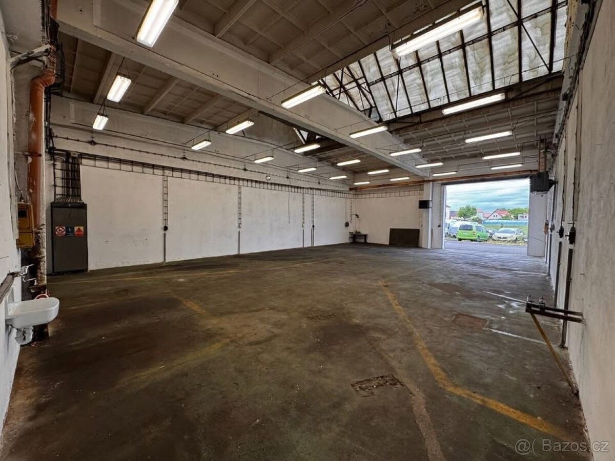 Garáže, Polepy, 411 47