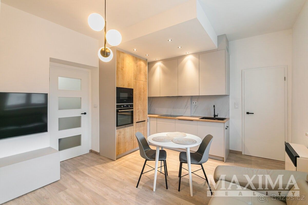 Pronájem byt - Praha, 100 00