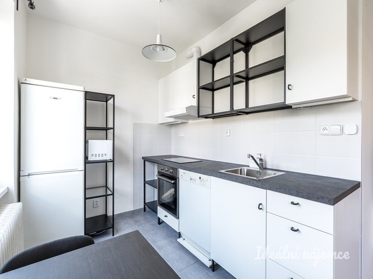 Byt 2+kk · 46 m² · U kombinátu, Praha - 3