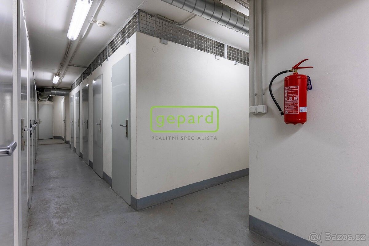 Prodej garáž - Praha, 102 00