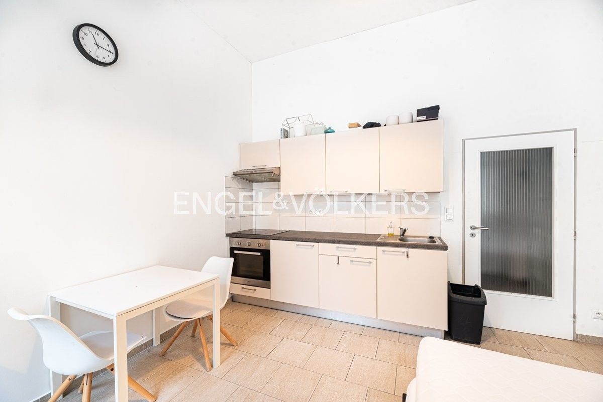 Pronájem byt 1+kk - Legerova 1876, Praha, 23 m²
