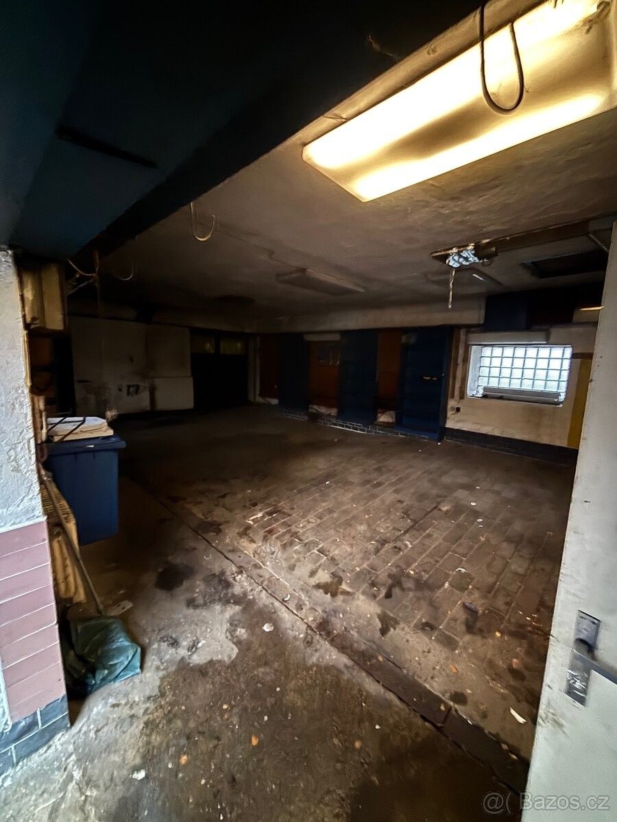 Garáže, Praha, 160 00