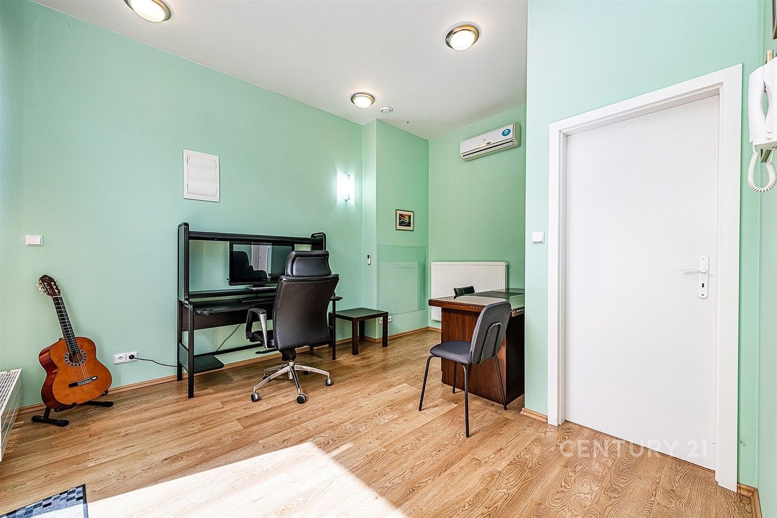 Prodej obchodní prostory - Kolejní, Praha, 91 m²