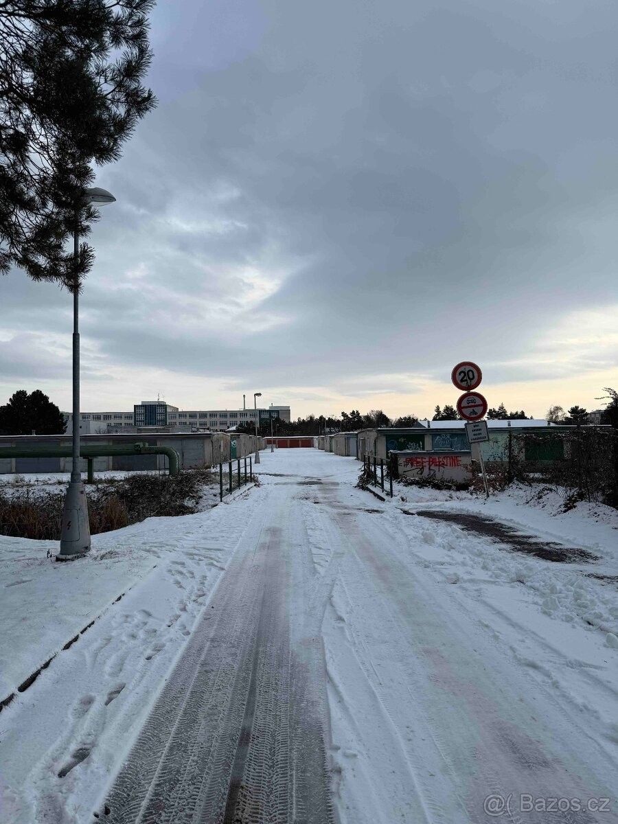 Garáže, Hradec Králové, 500 12