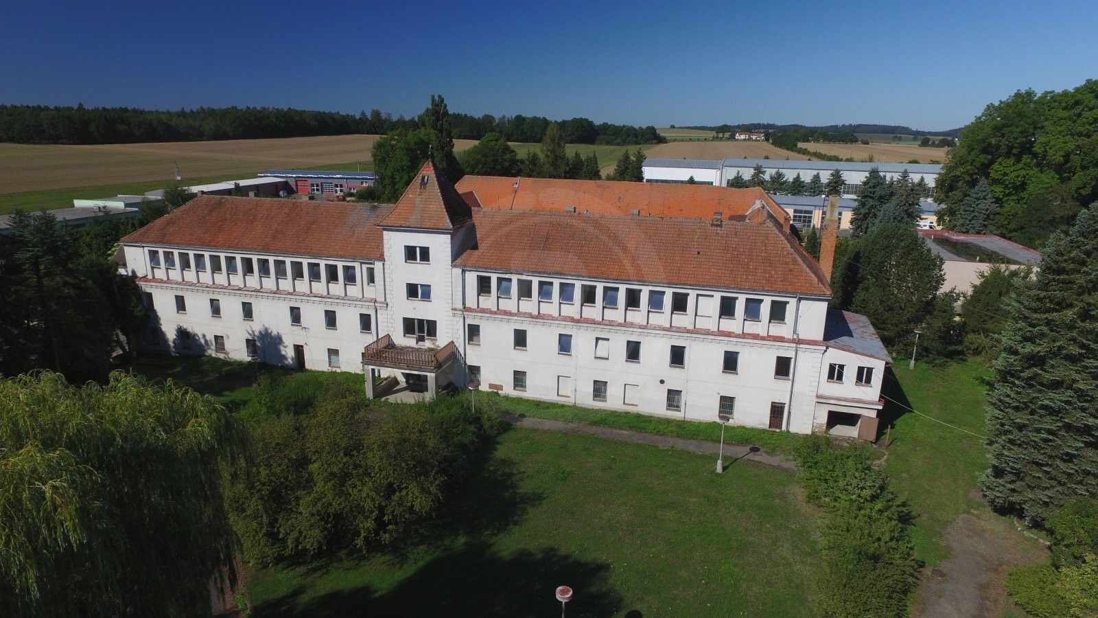 Obchodní prostory · 2 355 m² · Veselíčko - 3