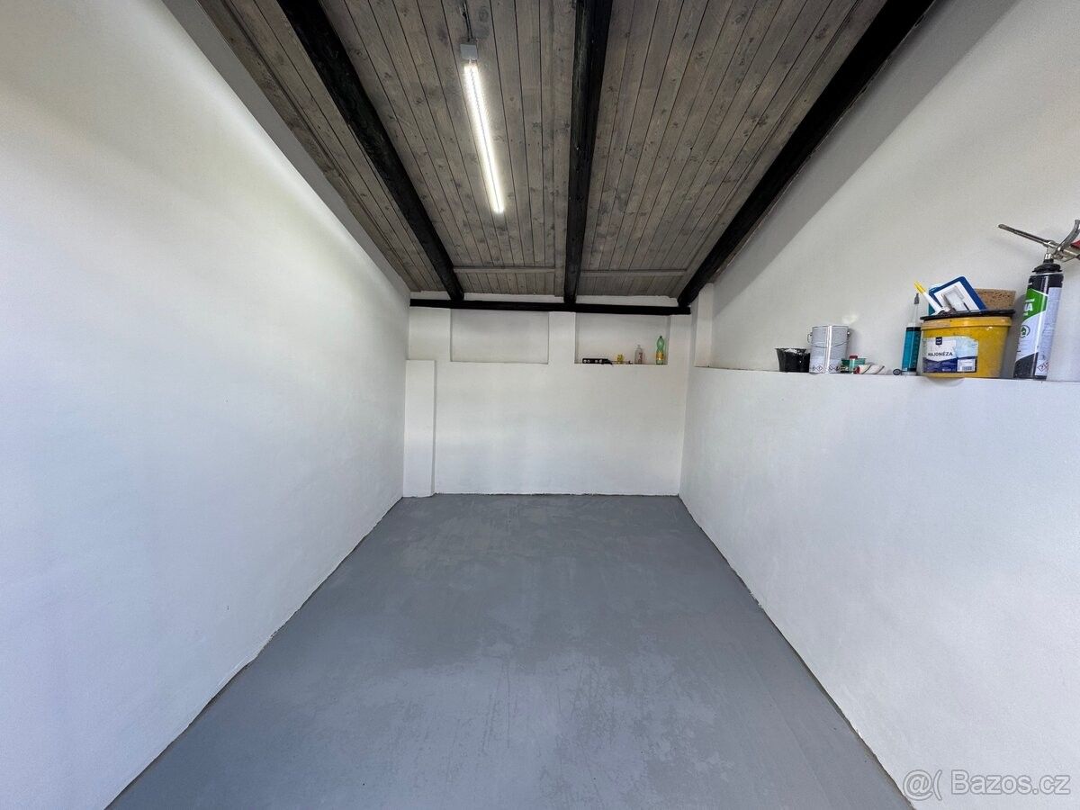 Garáže, Krupá, 270 09