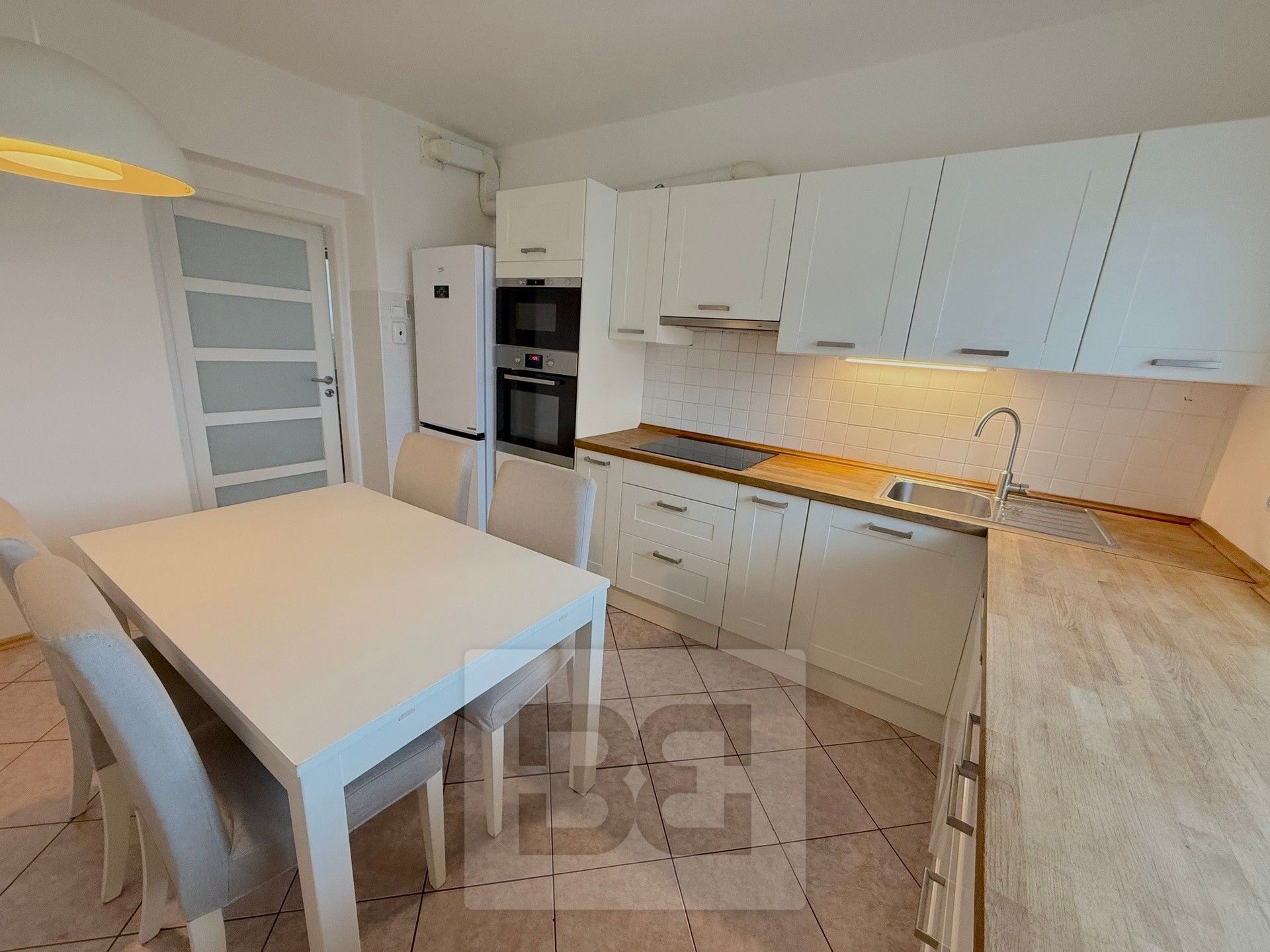 Pronájem byt - Frimlova 134, Praha, 196 m²