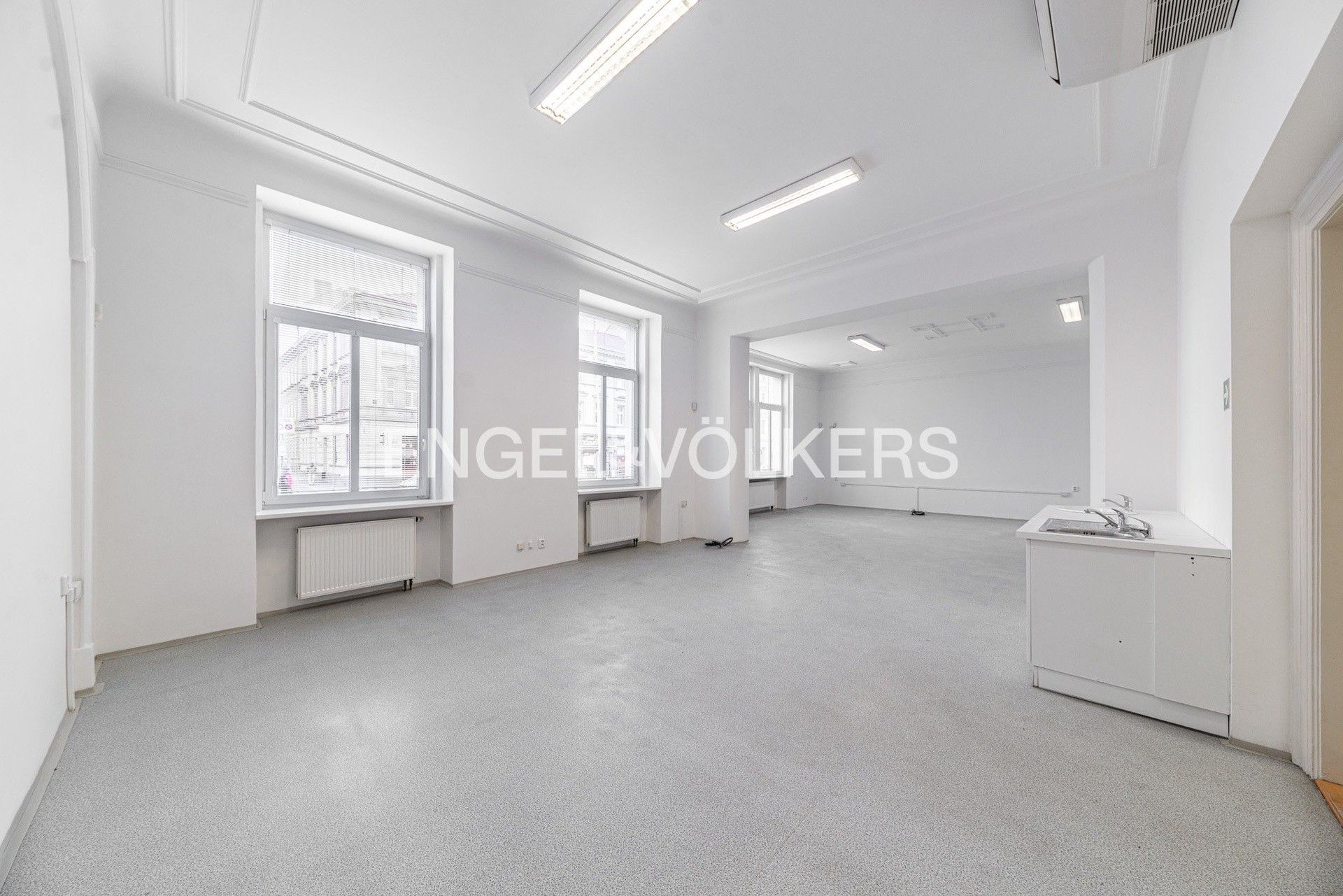 Pronájem komerční - Sokolovská 31, Praha, 288 m²