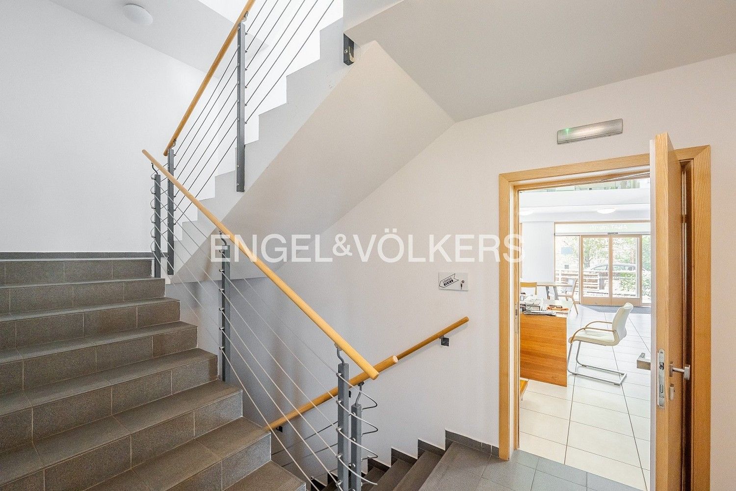 Pronájem obchodní prostory - Praha - Třebonice, okres Praha 17, Hlavní město Praha, 257 m² - 5