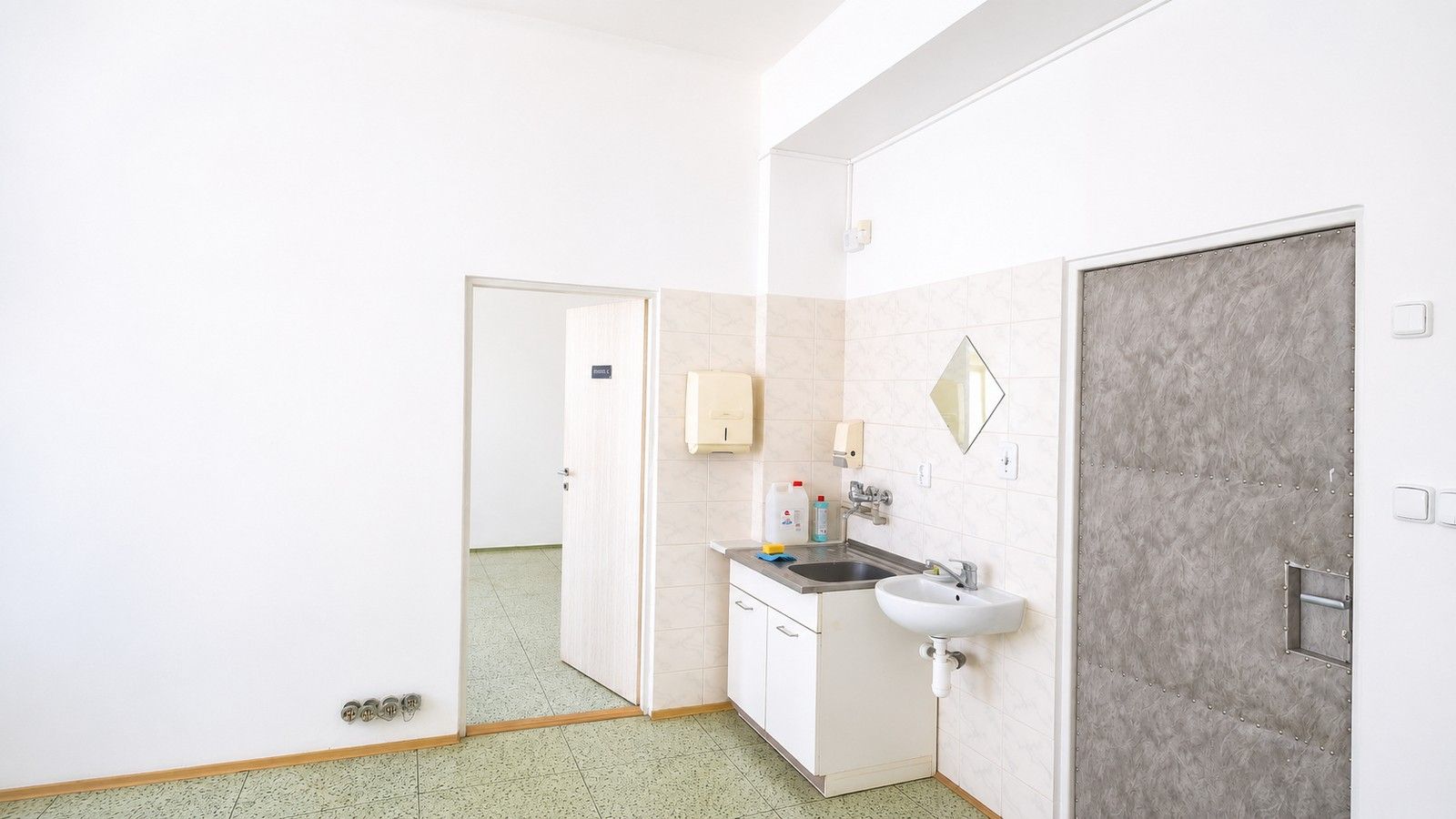 Pronájem komerční - Kpt. Jaroše, Karlovy Vary Dvory, 70 m² - 5