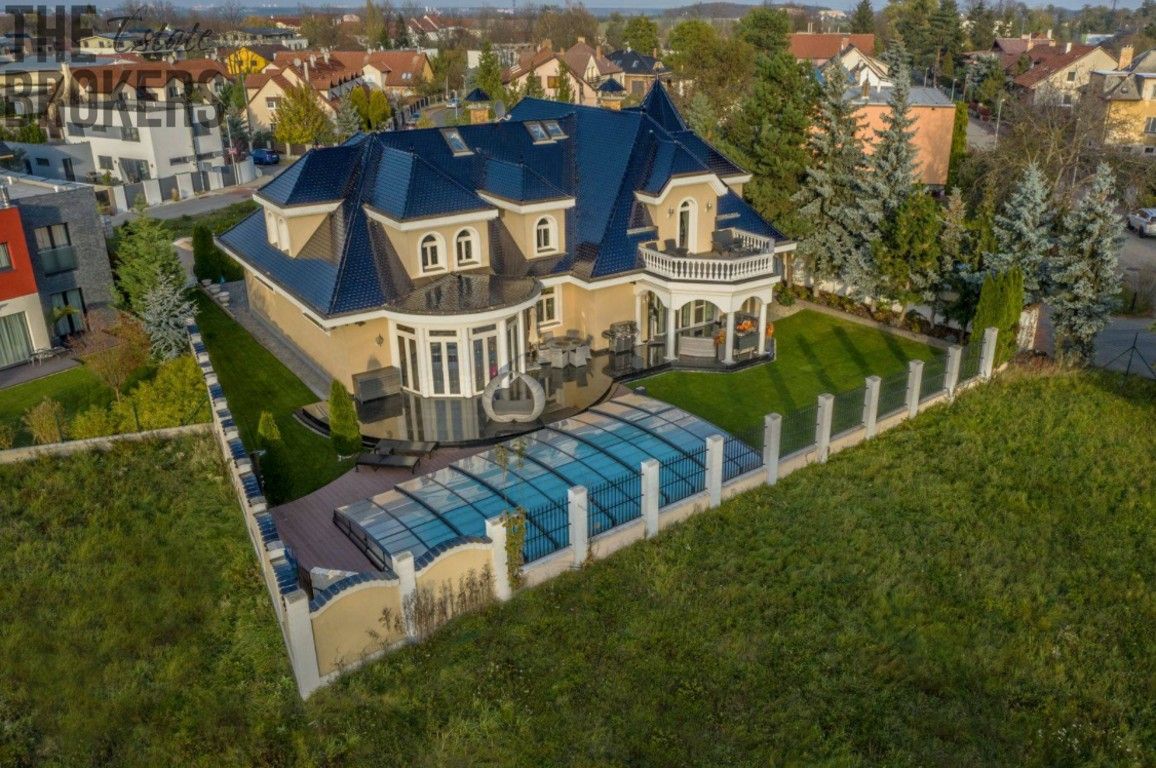 Vily, U přejezdu, Praha Dolní Měcholupy, 359 m² - 2