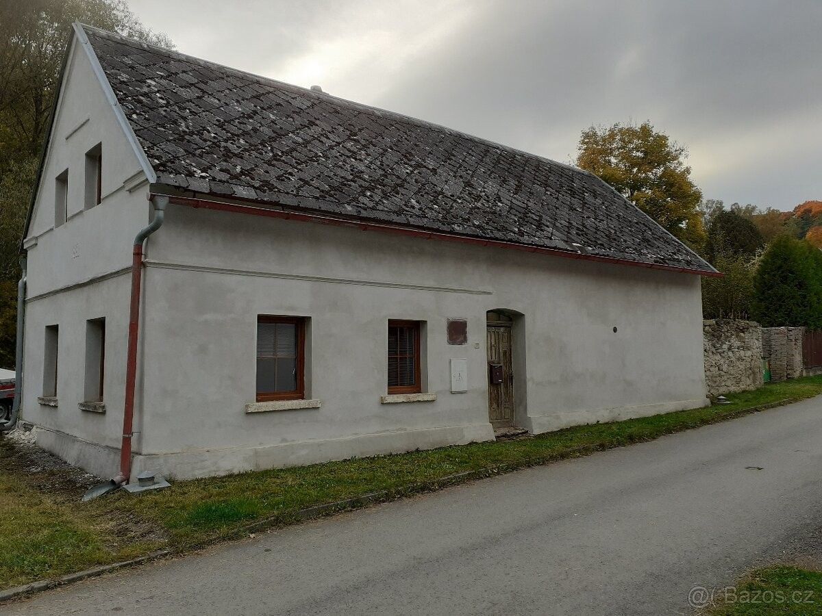 Rodinné domy, Úterý, 330 40