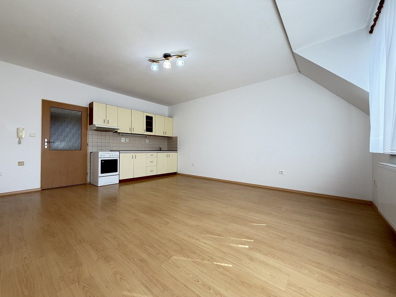 Pronájem byt 1+kk - Otrokovice, okres Zlín, Zlínský kraj, 32 m² - 1