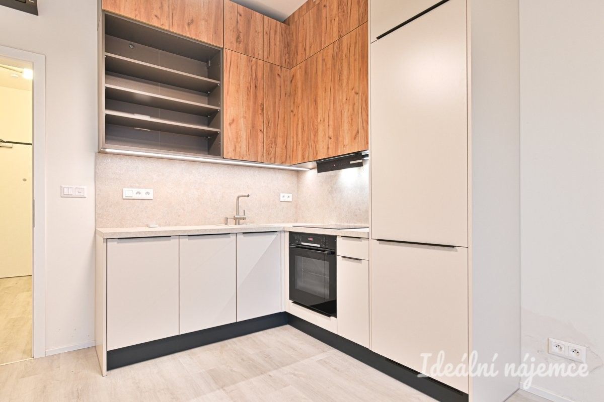 1+kk, Komárovská, Brno, 29 m²