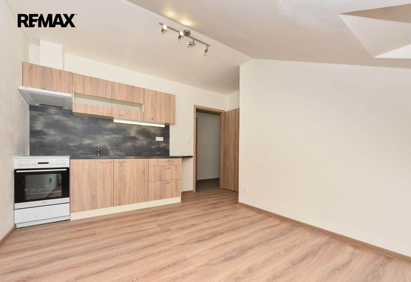 Pronájem byt 2+kk - Skvrňanská 1038, Plzeň Jižní Předměstí, 37 m² - 5