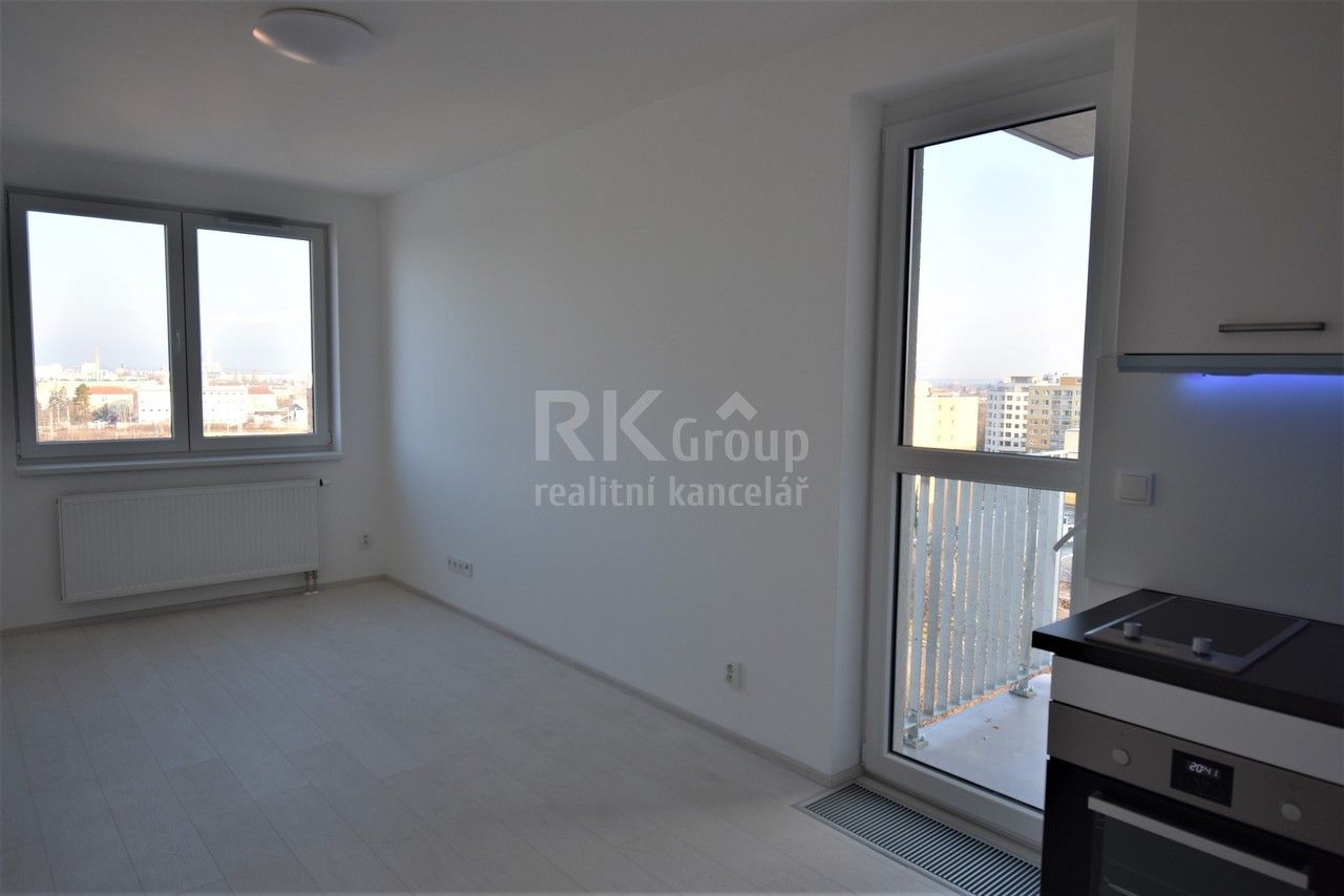 Byt 1+kk · 31 m² · Horolezecká, Praha - 3
