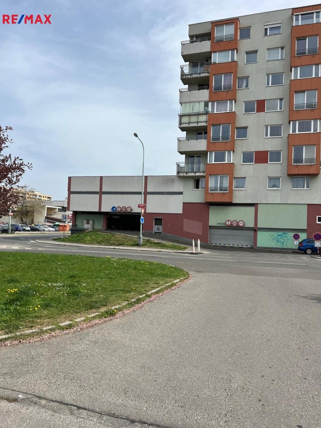 Garáže, Hviezdoslavova 2250, Praha, 17 m²