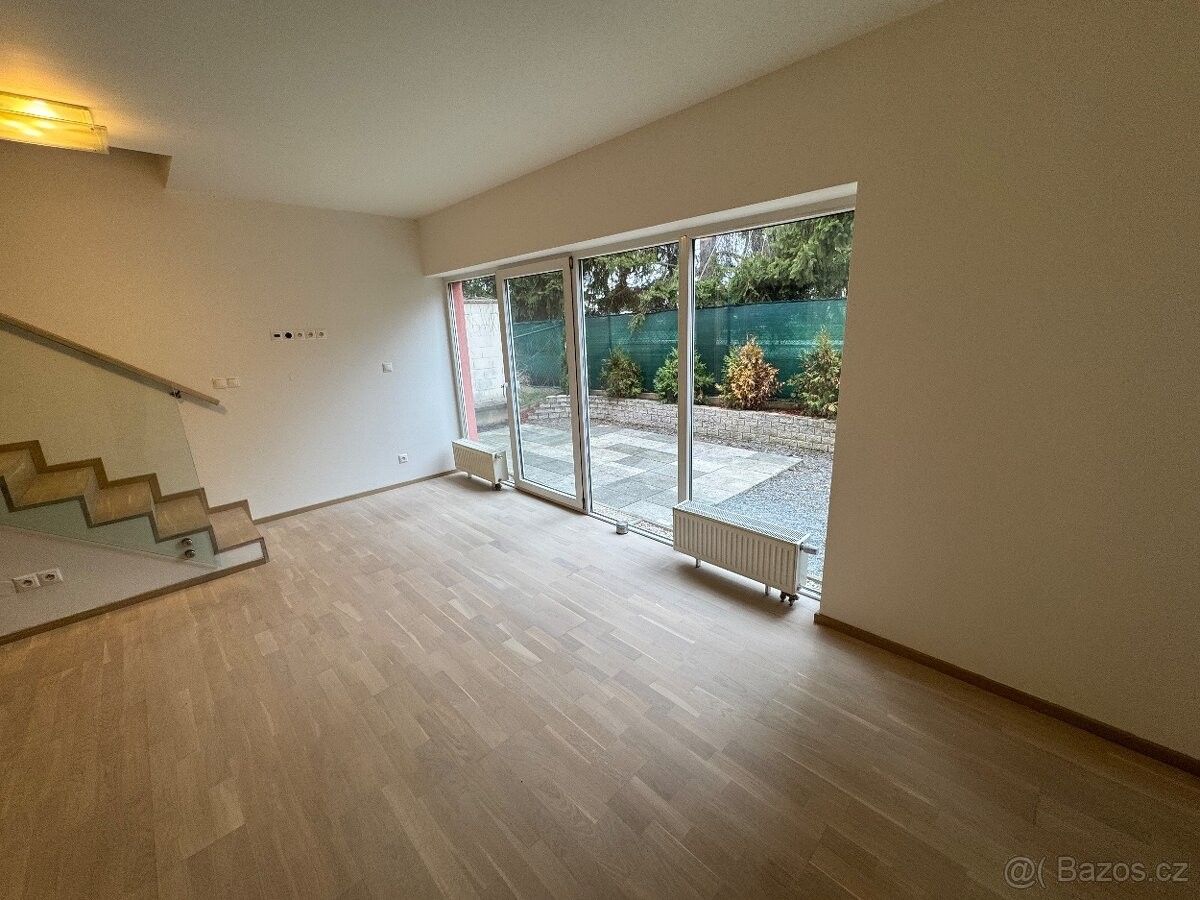 Prodej rodinný dům - Praha, 104 00