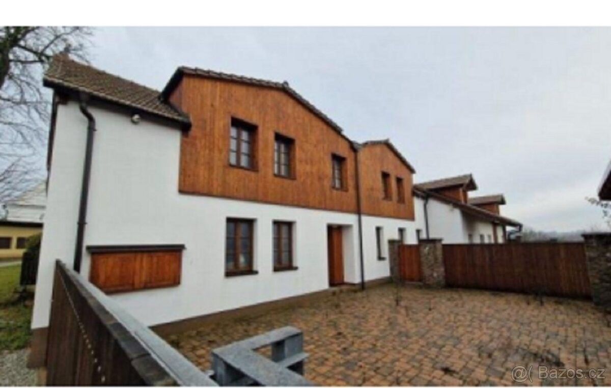 Rodinné domy, Ořechov u Velkého Meziříčí, 594 52