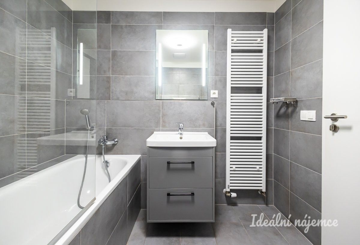Byt 2+kk · 50 m² · Strnadových, Praha - 3