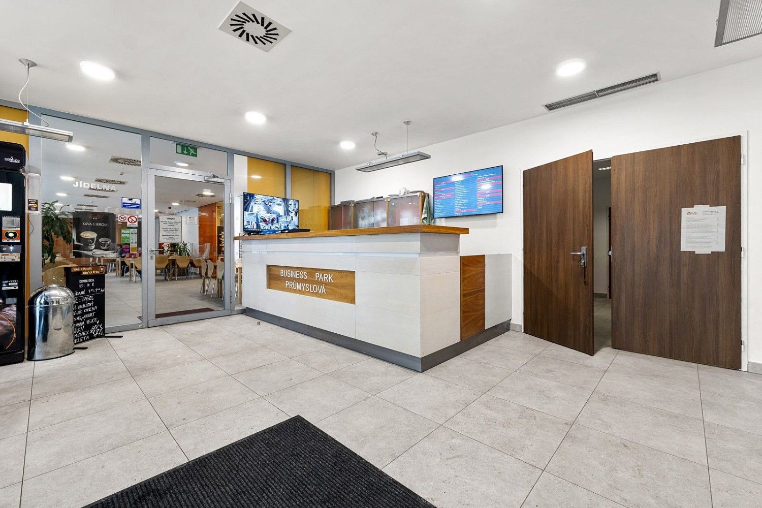 Pronájem kancelář - Průhonice, 317 m² - 2