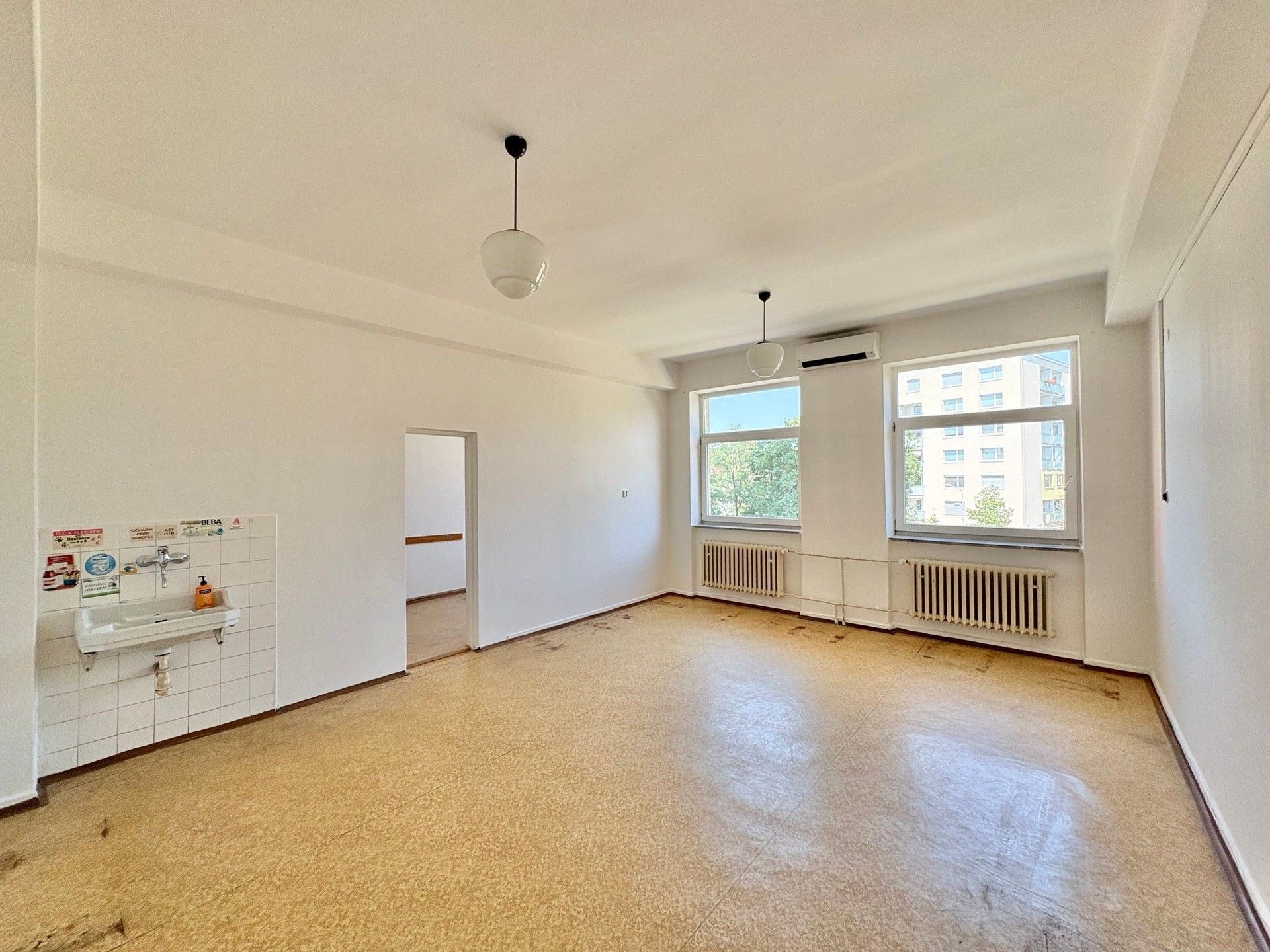 Kanceláře, Juliánovské náměstí, Brno Židenice, 26 m² - 2