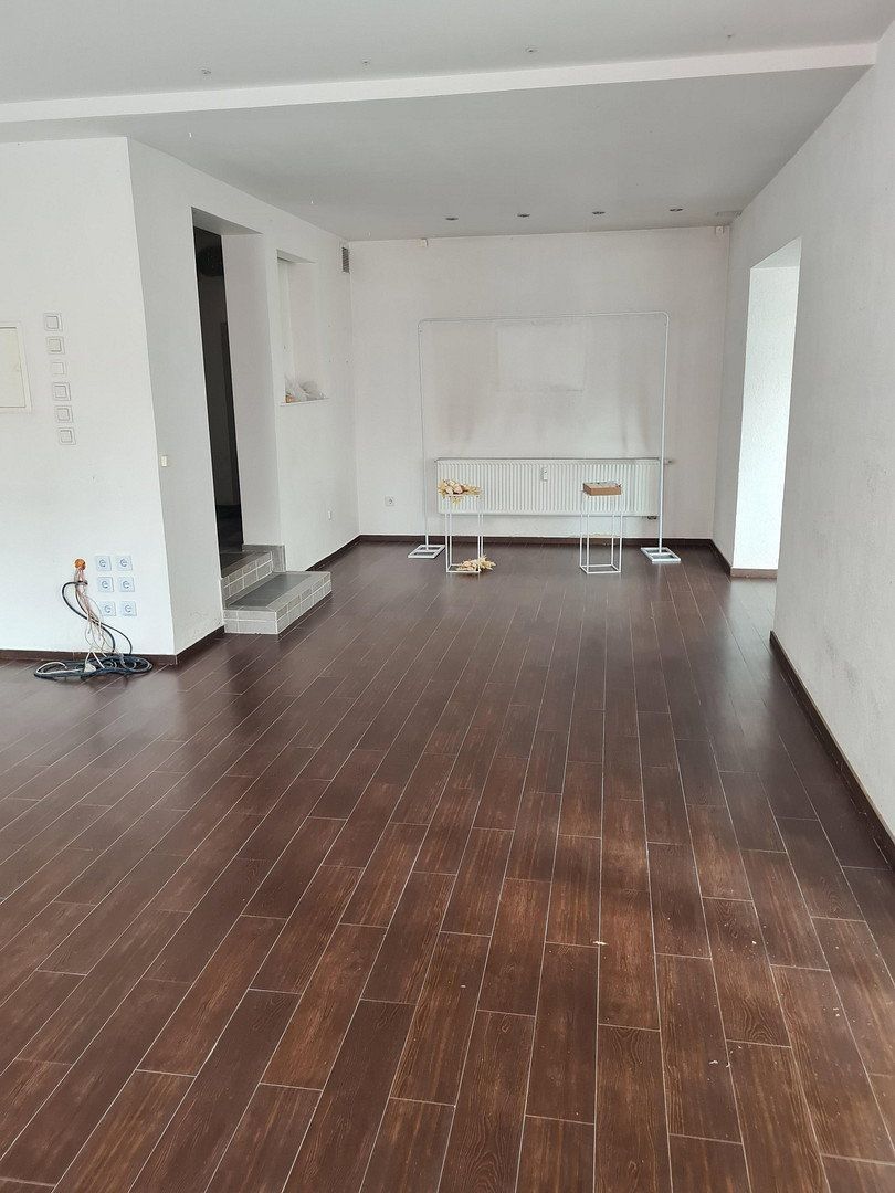 Pronájem obchodní prostory - , Bádensko-Württembersko, 70 m² - 2
