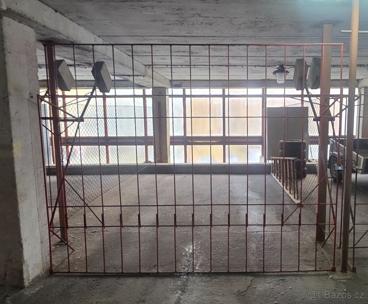 Garáže, Praha, 190 00